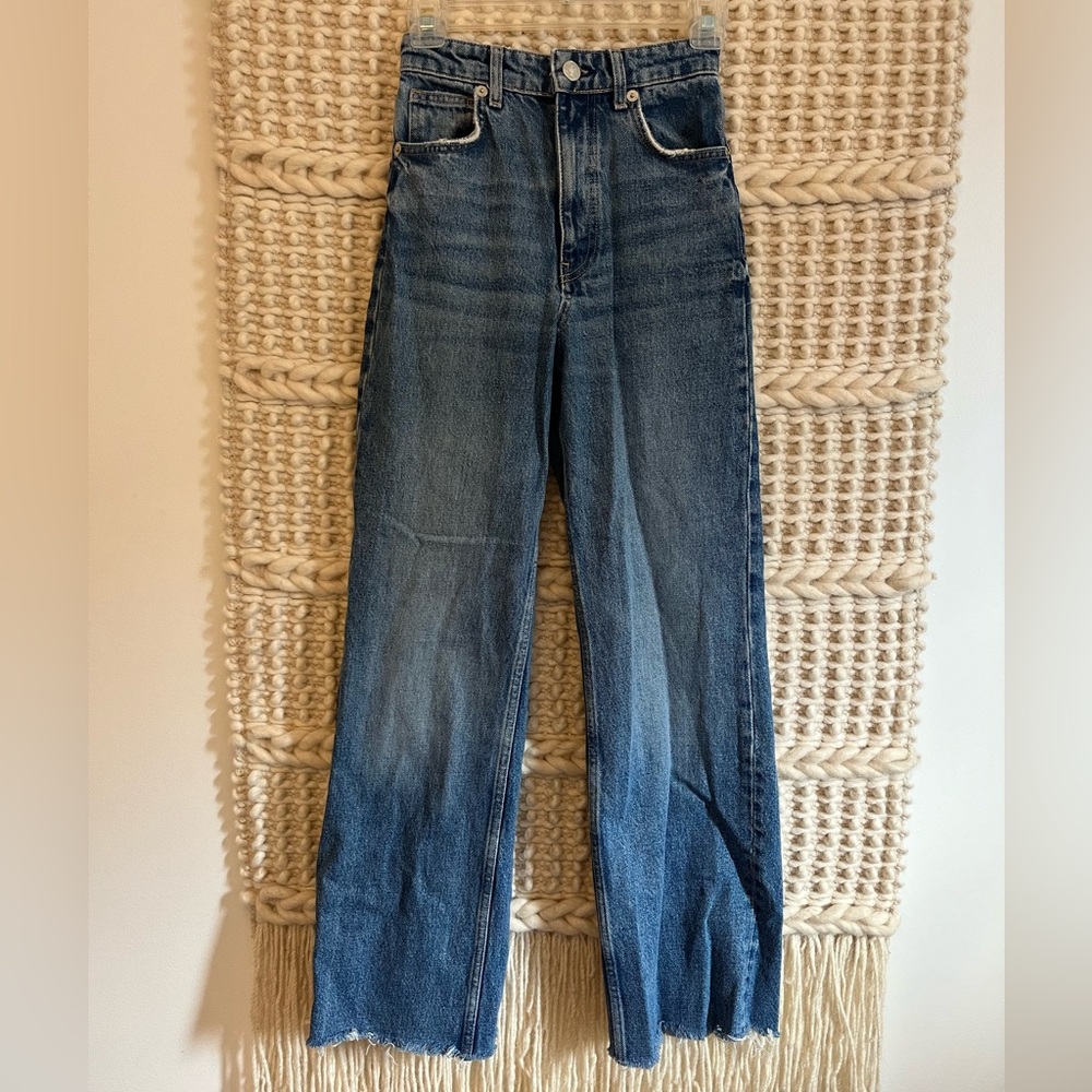 Zara High Wasted Wide-Legged Blue Denim Jeans 00